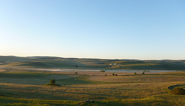walk on the Aubrac with La Ligne Verte