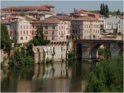 Gaillac. Bridge on Tarn River